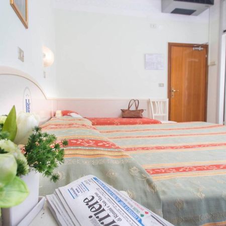 Hotel Franca Белариа-Игеа Марина Екстериор снимка
