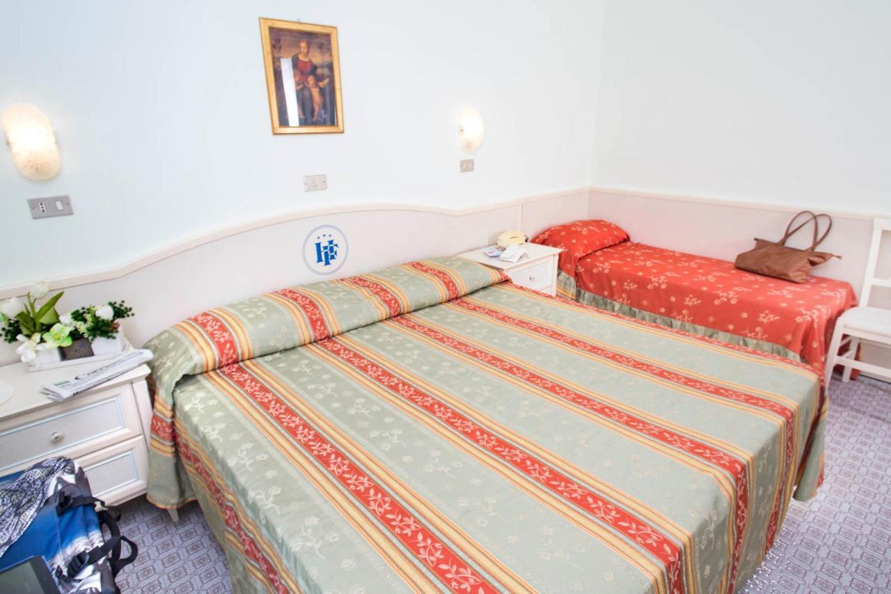 Hotel Franca Белариа-Игеа Марина Екстериор снимка